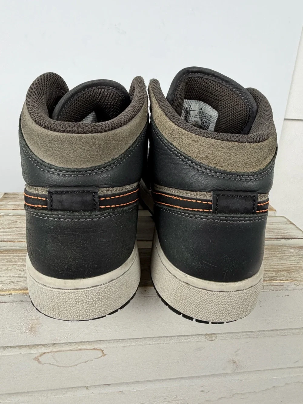 Nike Air Jordan 1 Mid SE sneakers grey/black leather and suede upper size 6.5Y